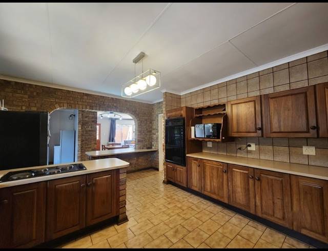 5 BEDROOM HOUSE FOR SALE IN VANDERBIJLPARK SE 3